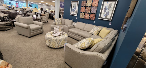 Furniture Store «Raymour & Flanigan Furniture and Mattress Store», reviews and photos, 275 Glen Cove Rd, Carle Place, NY 11514, USA