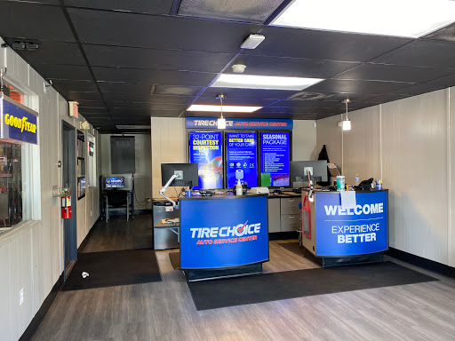 Auto Repair Shop «Rick Johnson Auto & Tire», reviews and photos, 996 Central Ave, Naples, FL 34102, USA