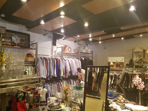 Thrift Store «Goodwill Central Texas Boutique - Westbank», reviews and photos, 2814 Bee Cave Rd, Austin, TX 78746, USA