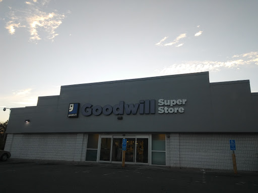 Thrift Store «Goodwill Milford Store & Donation Station», reviews and photos, 1712 Boston Post Rd, Milford, CT 06460, USA