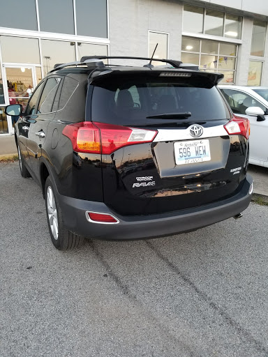 Toyota Dealer «Toyota of Louisville on Dixie Highway», reviews and photos, 6514 Dixie Hwy, Louisville, KY 40258, USA