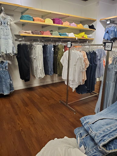 Clothing Store «Gap Outlet», reviews and photos, 40 S 69th St, Upper Darby, PA 19082, USA