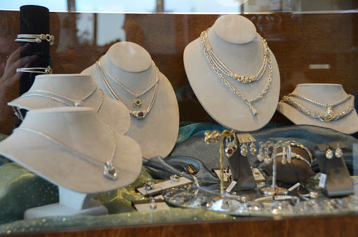 Jeweler «K Hollis Jewelers», reviews and photos, 147 S Randall Rd, Batavia, IL 60510, USA