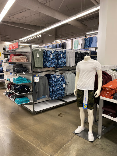 Clothing Store «Old Navy», reviews and photos, 634 Spectrum Center Dr, Irvine, CA 92618, USA