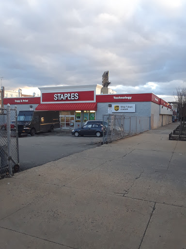 Office Supply Store «Staples», reviews and photos, 24-41 31st St, Astoria, NY 11102, USA