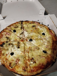 Plats et boissons du Pizzas à emporter La Toscana pizza Marguerittes - n°2
