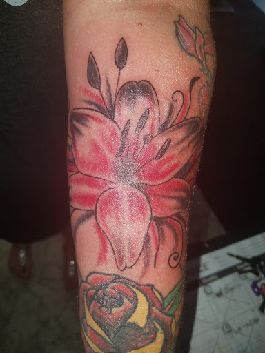 Tattoo Shop «Assassins Tattoo Shop», reviews and photos, 405 Reed Ave, Kalamazoo, MI 49001, USA