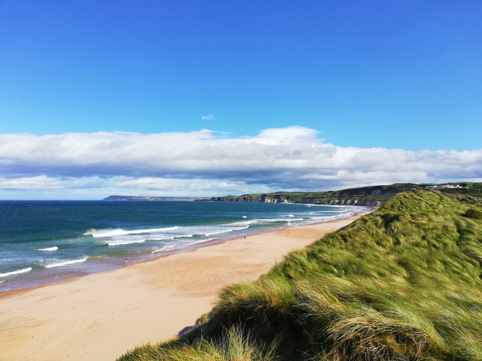 Foto de Whiterocks Beach e sua bela paisagem