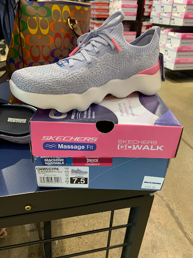 Shoe Store «SKECHERS Factory Outlet», reviews and photos, 3915 Everhard Rd NW, Canton, OH 44720, USA