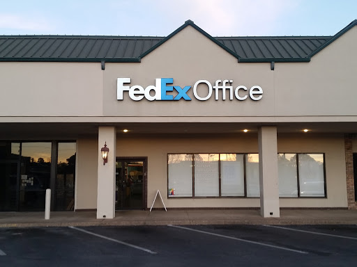Print Shop «FedEx Office Print & Ship Center», reviews and photos, 4522 S Broadway Ave, Tyler, TX 75703, USA