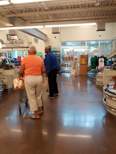 Grocery Store «Kroger», reviews and photos, 125 Towne Dr, Bluffton, SC 29910, USA