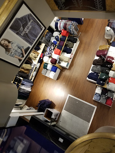 Clothing Store «Gap Outlet», reviews and photos, 411 Washington St, Boston, MA 02110, USA