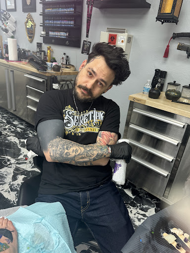 Explore horizontal tattoo ideas, creative tattoo ideas in Naples, available at Secret ink tattoo studio