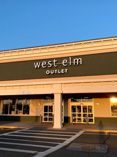 Outlet Store «west elm Outlet», reviews and photos, 1770 W Main St #301, Riverhead, NY 11901, USA