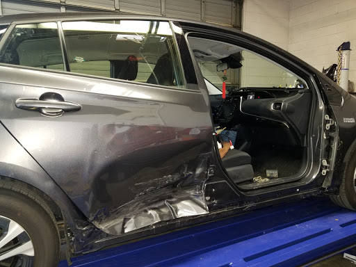 Auto Body Shop «H&R Auto Sales Repair And Body Shop», reviews and photos, 220 S Date Ave, Rialto, CA 92376, USA