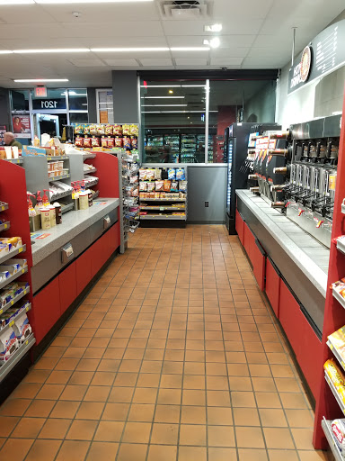 Gas Station «QuikTrip», reviews and photos, 1301 Westport Rd, Kansas City, MO 64111, USA