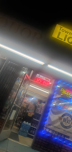 Town & Country Liquor Store, 2555 Fair Oaks Ave, Altadena, CA 91001, USA, 