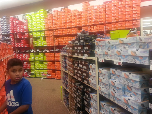 Shoe Store «Famous Footwear», reviews and photos, 1515 US-22 #42, Watchung, NJ 07069, USA