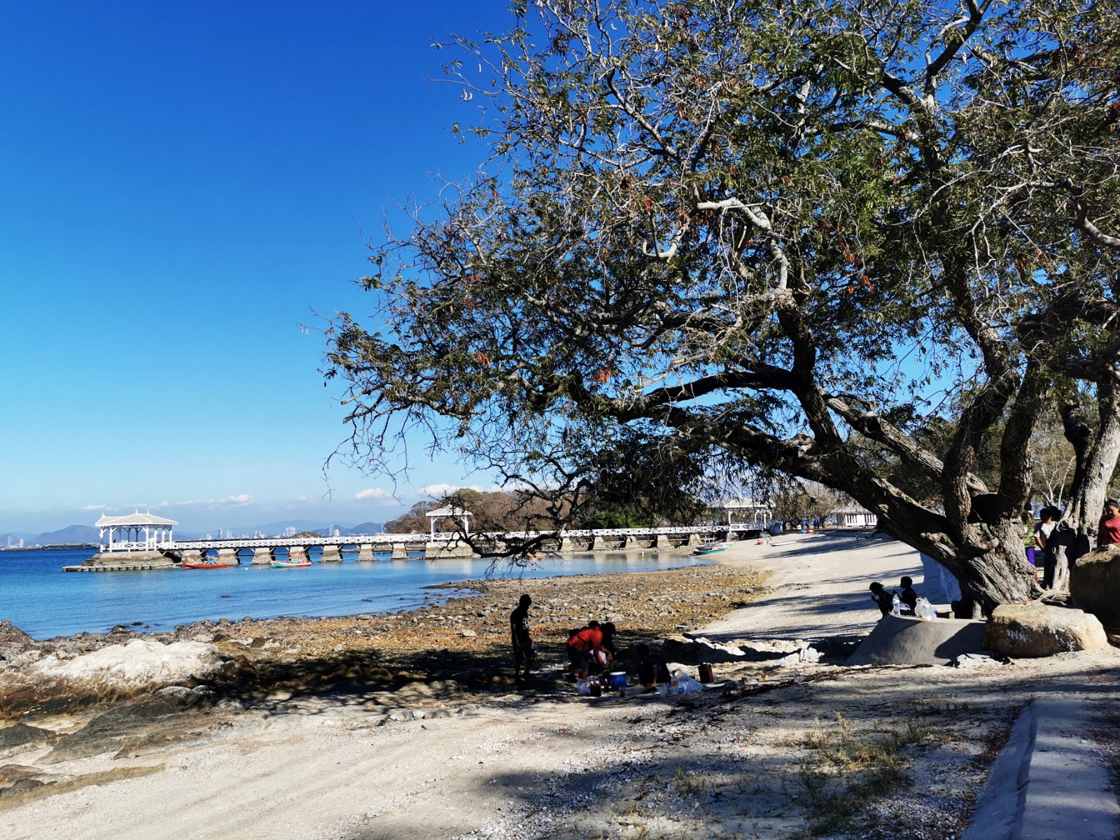 Foto av Tha Wang Beach med turkos rent vatten yta