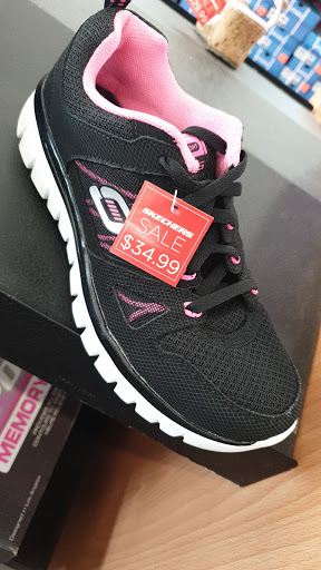 Shoe Store «SKECHERS Factory Outlet», reviews and photos, 2663 Gulf to Bay Blvd #910, Clearwater, FL 33759, USA