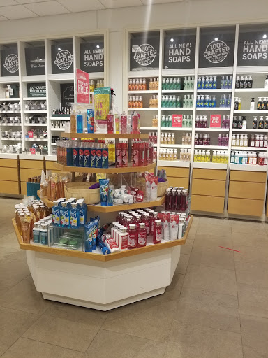 Beauty Supply Store «Bath & Body Works», reviews and photos, 3360 Fairlane Dr, Allen Park, MI 48101, USA