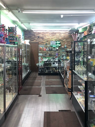 Vaporizer Store «South Side Smoke Shop», reviews and photos, 6240 S Pulaski Rd, Chicago, IL 60629, USA