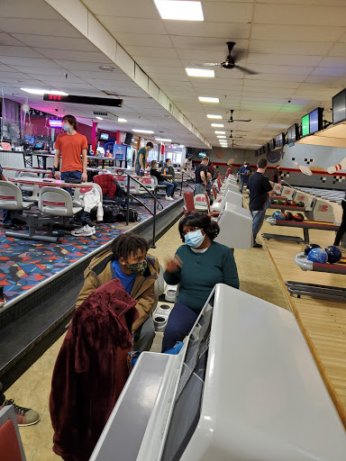 Bowling Alley «Country Lanes», reviews and photos, 30250 W Nine Mile Rd, Farmington Hills, MI 48336, USA