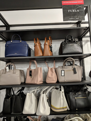 Department Store «Saks OFF 5TH», reviews and photos, 1675 Rockville Pike, Rockville, MD 20852, USA