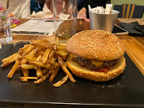 Plats et boissons du Restaurant L'Atelier Burger & bagel à Craponne - n°15