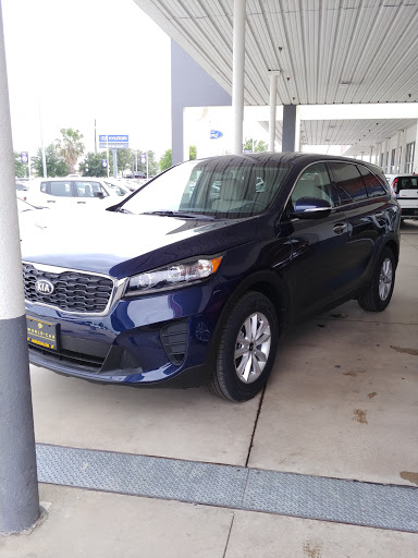 Car Dealer «World Car Kia South», reviews and photos, 7915 Interstate 35 Access Rd, San Antonio, TX 78224, USA
