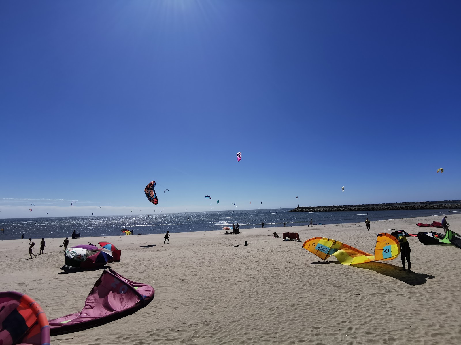 Fotografie cu Praia da Amorosa amplasat într-o zonă naturală