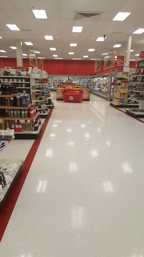 Department Store «Target», reviews and photos, 18855 N Market Pl Dr, Aurora, OH 44202, USA