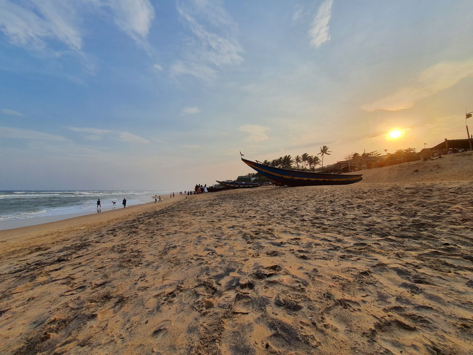 Foto av Garampeta Beach med lång rak strand