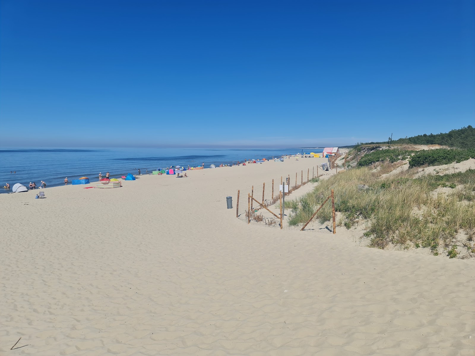Piaski Rybacka beach的照片 带有长直海岸