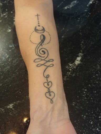 Tattoo Shop «MOM’S TATTOOS», reviews and photos, 1381 Main St, Dunedin, FL 34698, USA