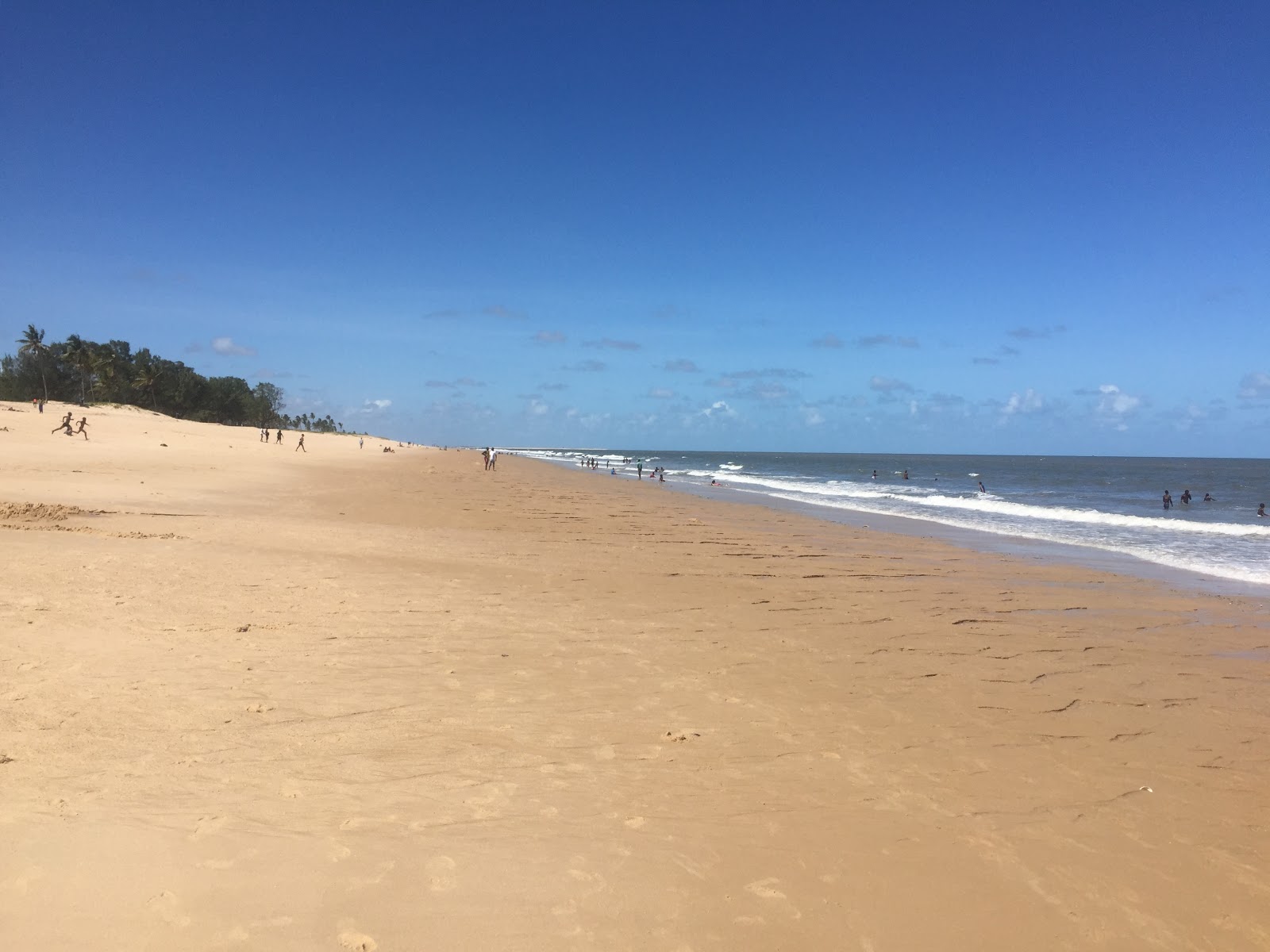 Foto van Beira Beach met helder zand oppervlakte