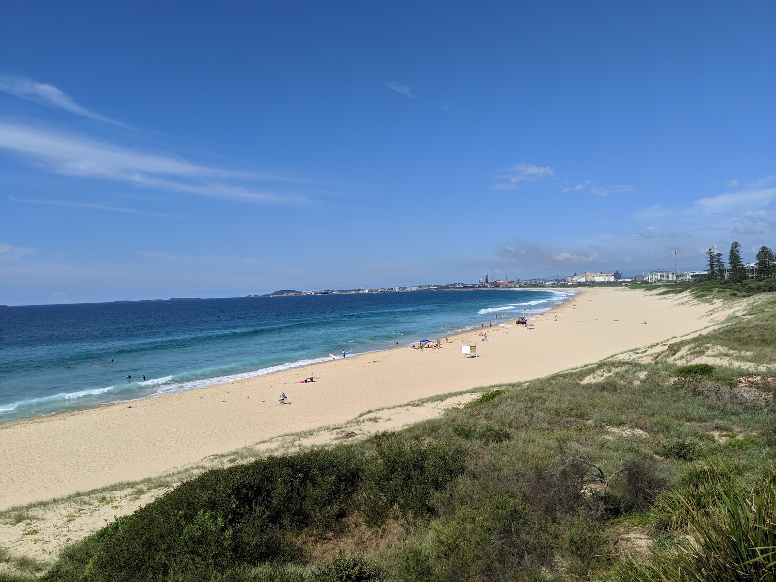 Wollongong Beach的照片 带有明亮的沙子表面