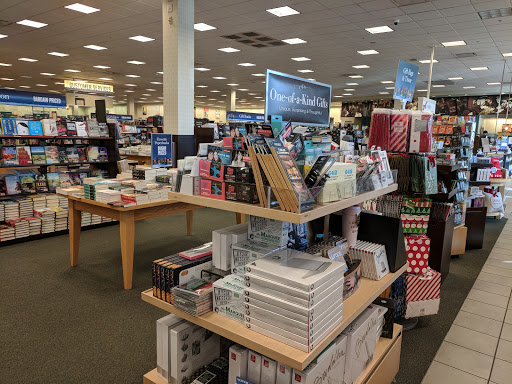 Book Store «Barnes & Noble», reviews and photos, 3561 N Freeway Blvd, Sacramento, CA 95834, USA
