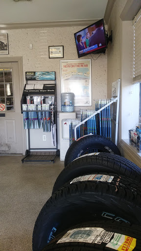 Tire Shop «Mavis Discount Tire», reviews and photos, 301 E Millstream Rd, Cream Ridge, NJ 08514, USA