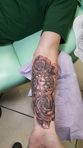 Tattoo Shop «Northern Lights Tattoo & Body Piercings», reviews and photos, 12 Carpenter Station Rd, Wilmington, DE 19810, USA