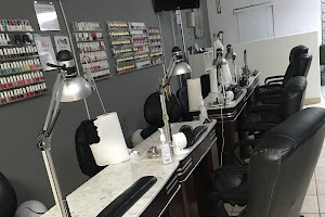 Ela's Nail Salon & Spa