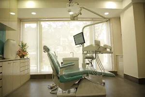 Aesthetica Advanced Dental and Implant Clinic image