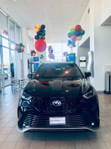 Toyota Dealer «Toyota Town of Stockton», reviews and photos, 2150 E Hammer Ln, Stockton, CA 95210, USA