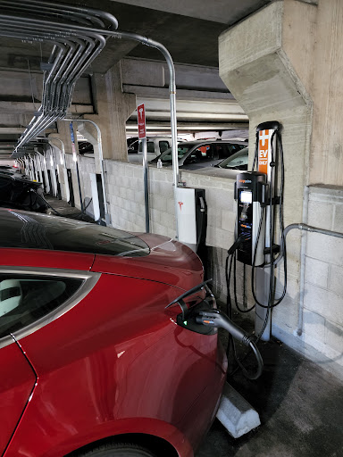 Electric vehicle charging station Oakland
