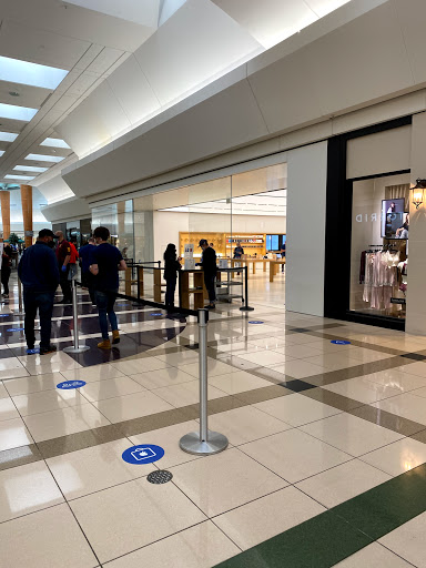 Computer Store «Apple Woodland», reviews and photos, 3195 28th St SE, Grand Rapids, MI 49512, USA