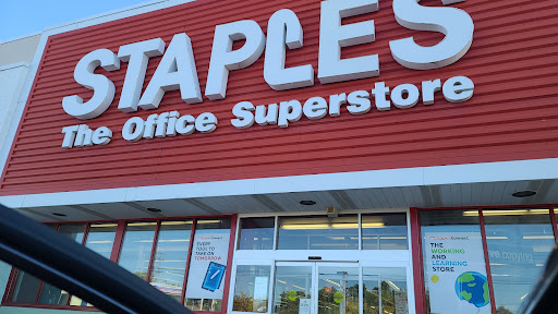 Office Supply Store «Staples», reviews and photos, 5950 Mayfield Rd, Mayfield Heights, OH 44124, USA