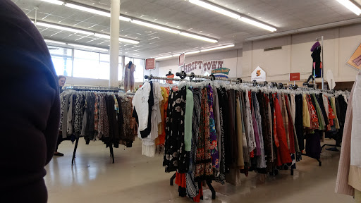 Thrift Store «Thrift Town», reviews and photos, 1516 S Westmoreland Rd, Dallas, TX 75211, USA