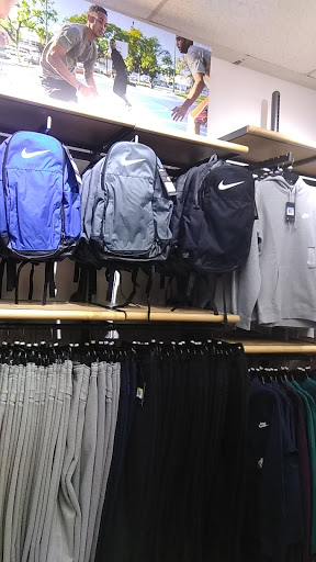 Shoe Store «WSS», reviews and photos, 201 Pacific Coast Hwy, Wilmington, CA 90744, USA