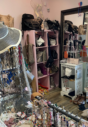 Consignment Shop «Twinkle Resale Boutique», reviews and photos, 100 Ridge Rd, Chadds Ford, PA 19317, USA