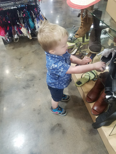 Used Clothing Store «Uptown Cheapskate», reviews and photos, 11255 Huebner Rd #205, San Antonio, TX 78230, USA